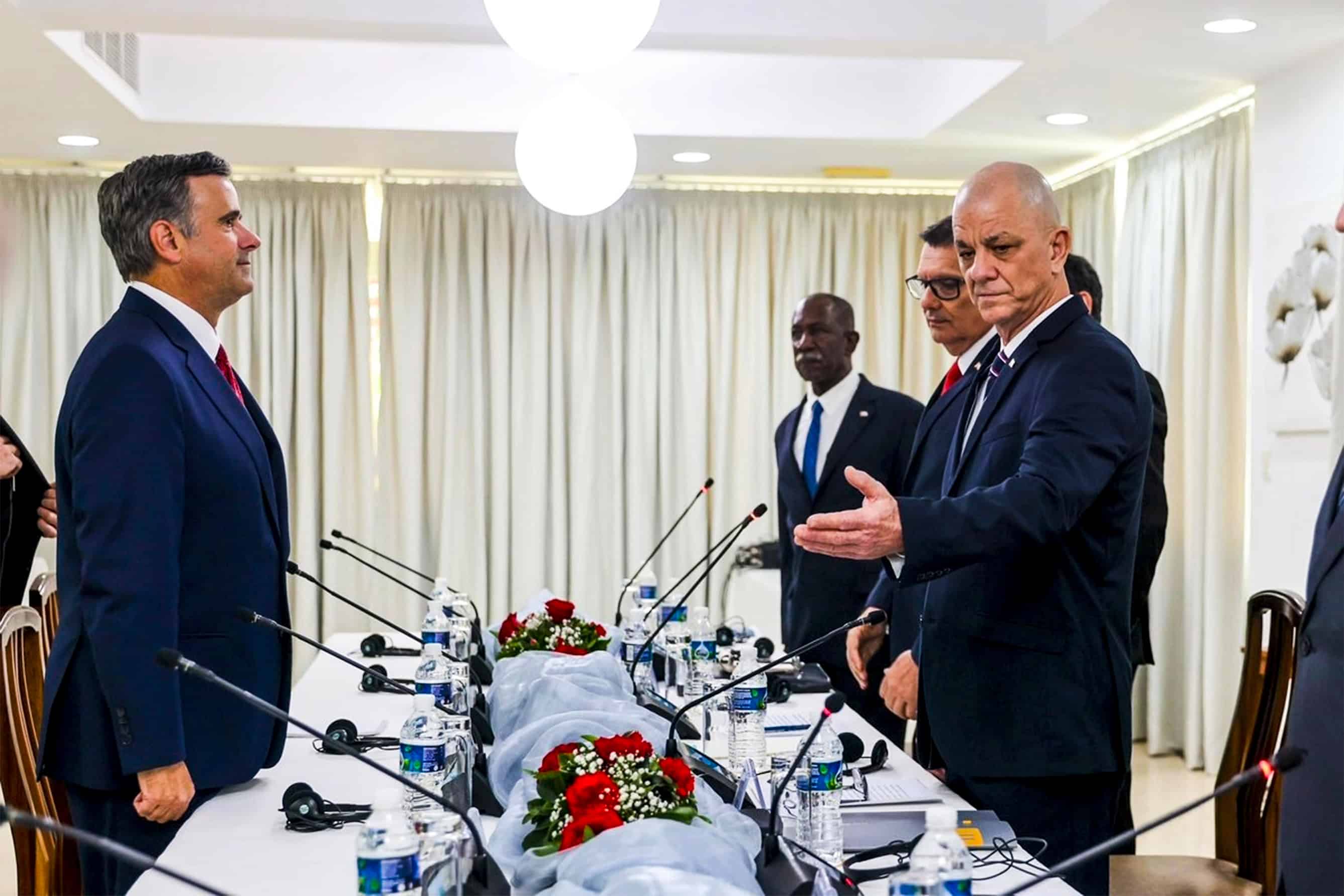 Cuba recibe al director de la CIA y asegura que no representa un riesgo para Estados Unidos