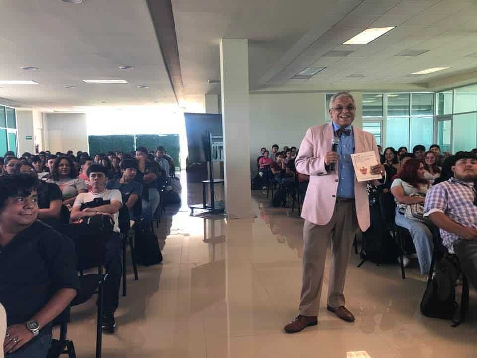 Ramiro Flores Morales, M&aacute;s de Medio Siglo Formando Generaciones y Preservando la Historia de Sabinas