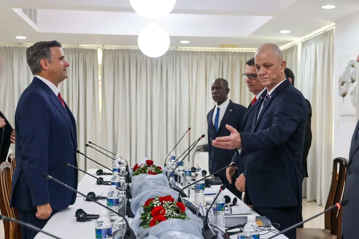 Cuba asegura a John Ratcliffe que no es una amenaza para EE.UU.