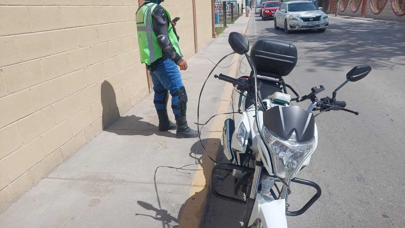 Motociclista sufre descarga el&eacute;ctrica tras ca&iacute;da de cable de alta tensi&oacute;n en Morelos