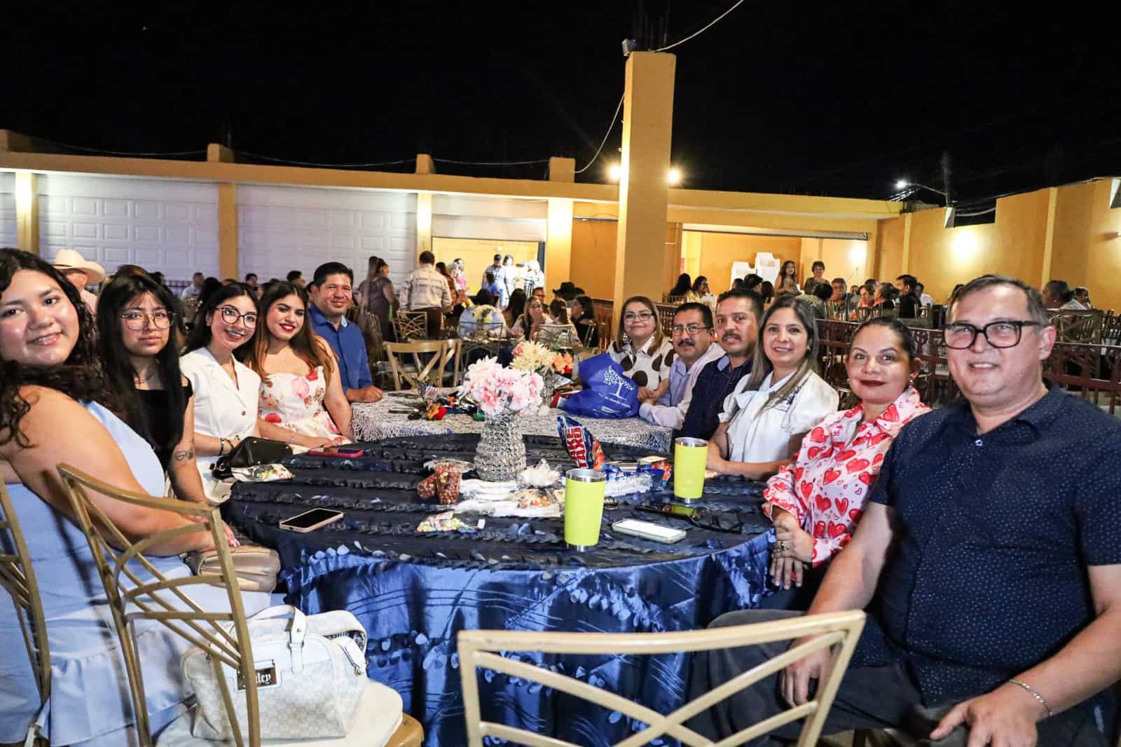 Celebran a maestras y maestros de Allende con m&uacute;sica, rifas y convivencia