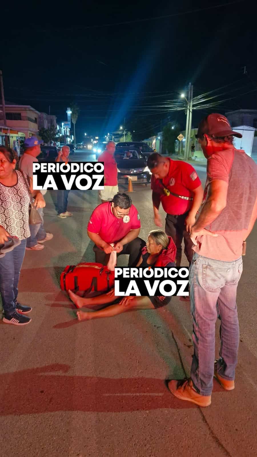 Mujer hospitalizada tras ser embestida por motociclista en Frontera
