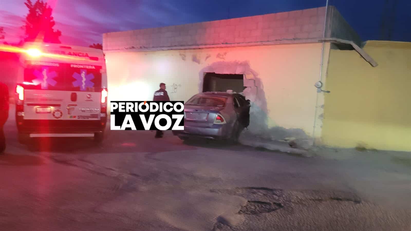 Conductor de la tercera edad choca contra casa en Frontera