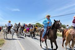 Frontera celebra 90 años del Ejido La Cruz con gran cabalgata