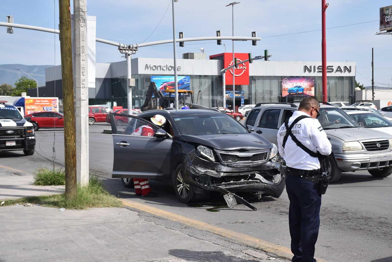 Movilizaci&oacute;n de cuerpos de emergencia tras choque en Monclova