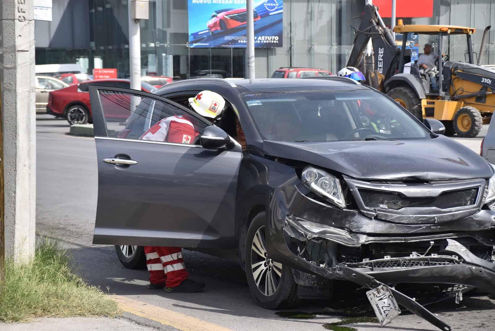 Movilizaci&oacute;n de cuerpos de emergencia tras choque en Monclova
