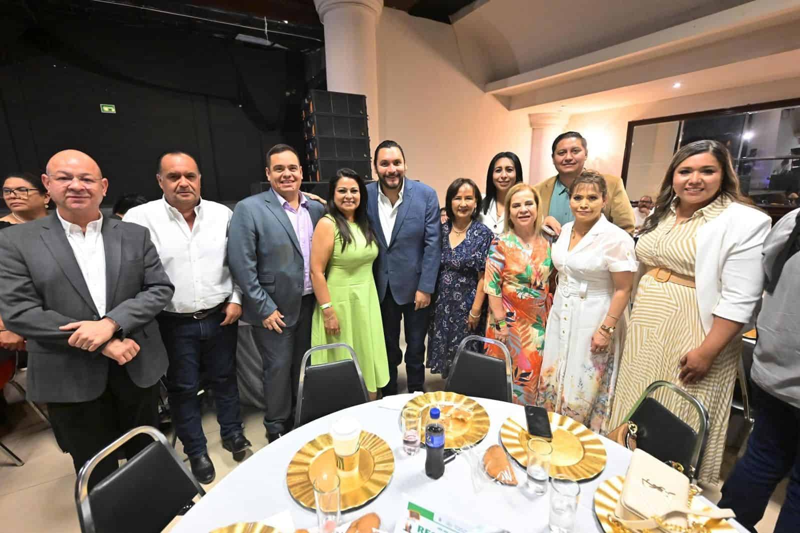 Ayuntamiento de Monclova reconoce a maestros en su d&iacute;a