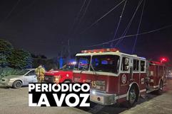 Arden tablas en  patio de vivienda; incendio moviliza a bomberos y policía en Monclova