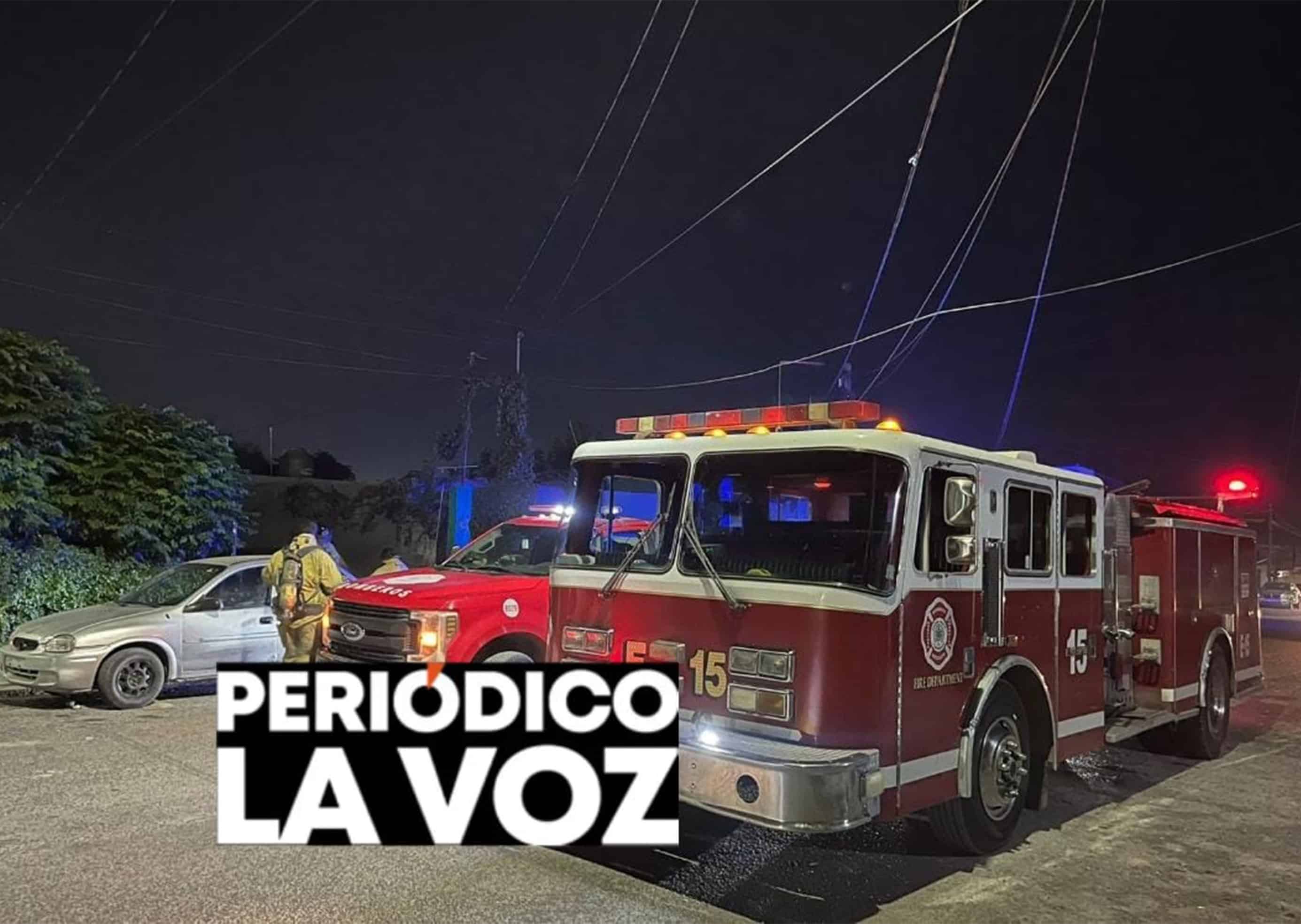 Arden tablas en  patio de vivienda; incendio moviliza a bomberos y polic&iacute;a en Monclova