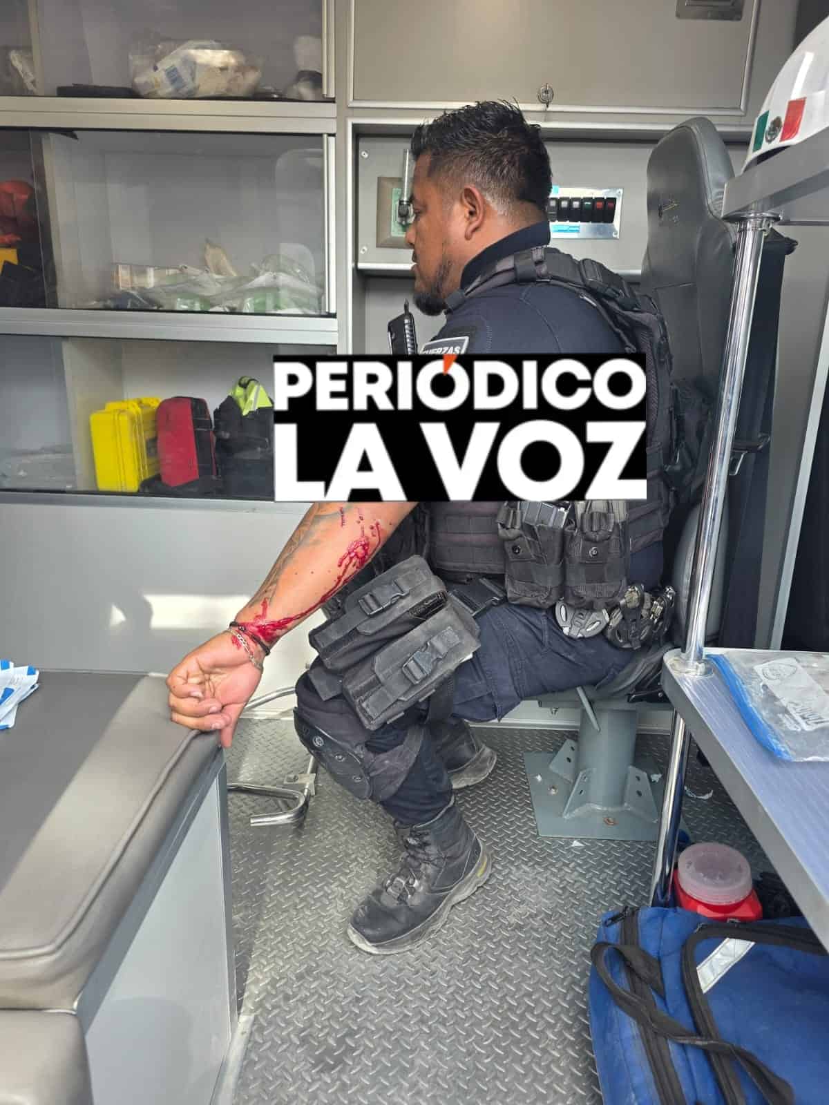 Rescatan polic&iacute;as a ni&ntilde;o  atrapado en camioneta