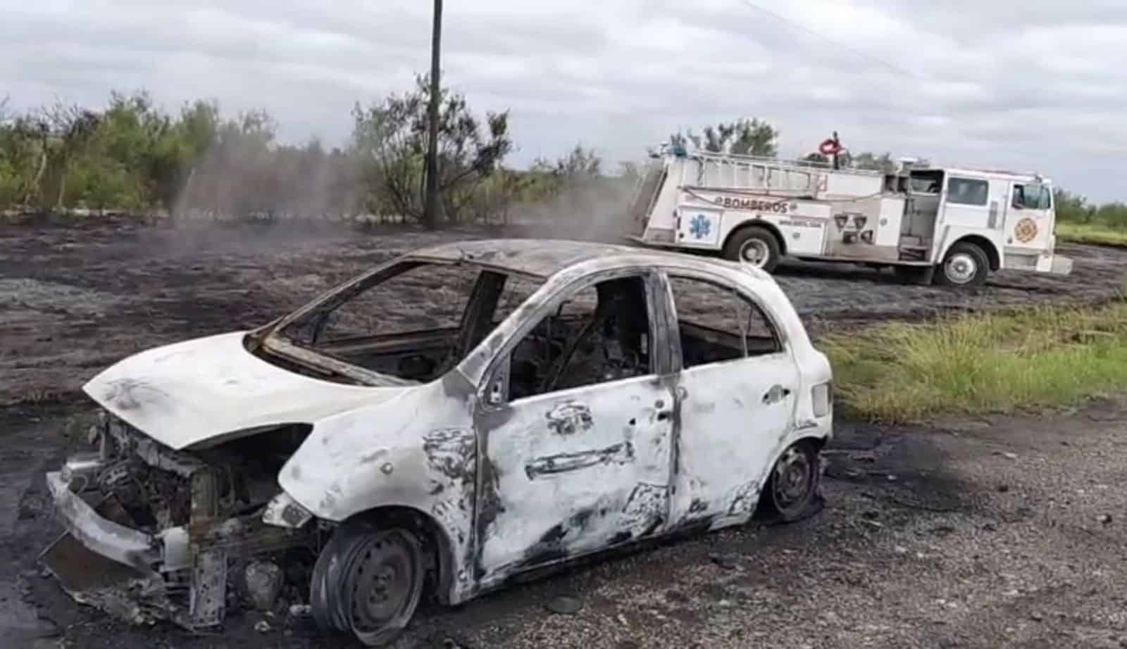 Intensa movilizaci&oacute;n de emergencia por incendio de auto en carretera federal 57 en Nueva Rosita