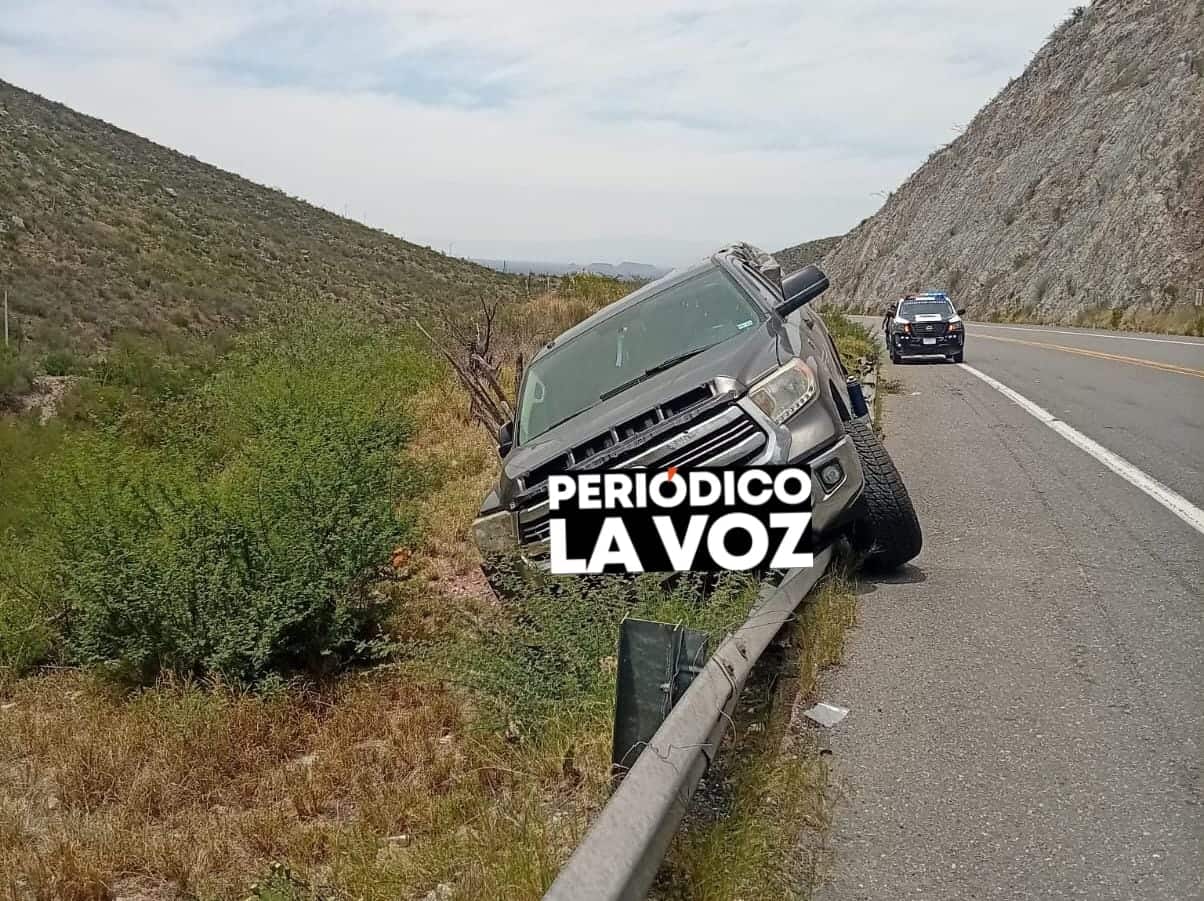 &iexcl;Por poco vuelca!  &acute;Trepa&acute; camioneta a  contenci&oacute;n de la 57