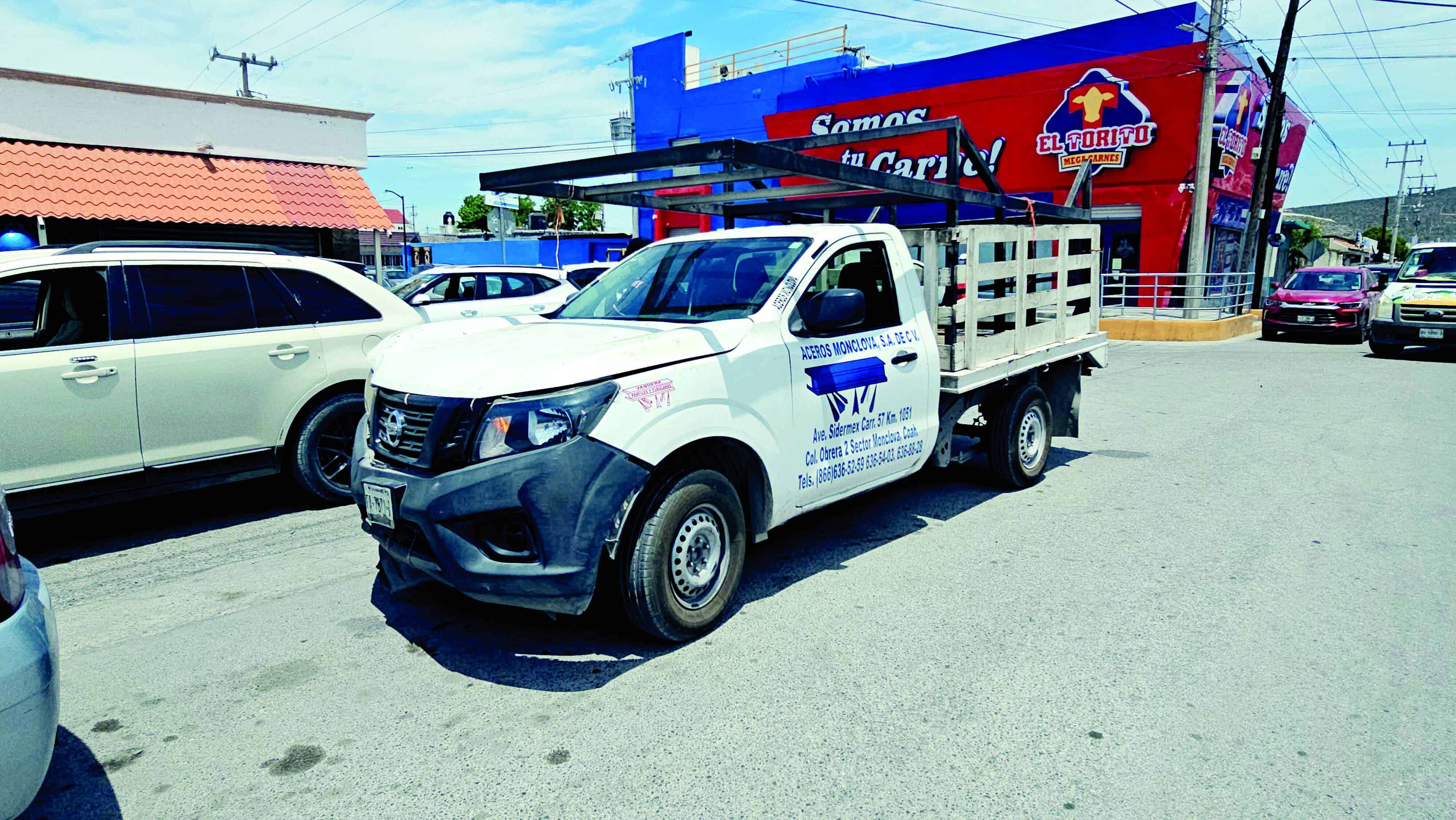 Mujer sufre accidente en Monclova: param&eacute;dicos la atienden
