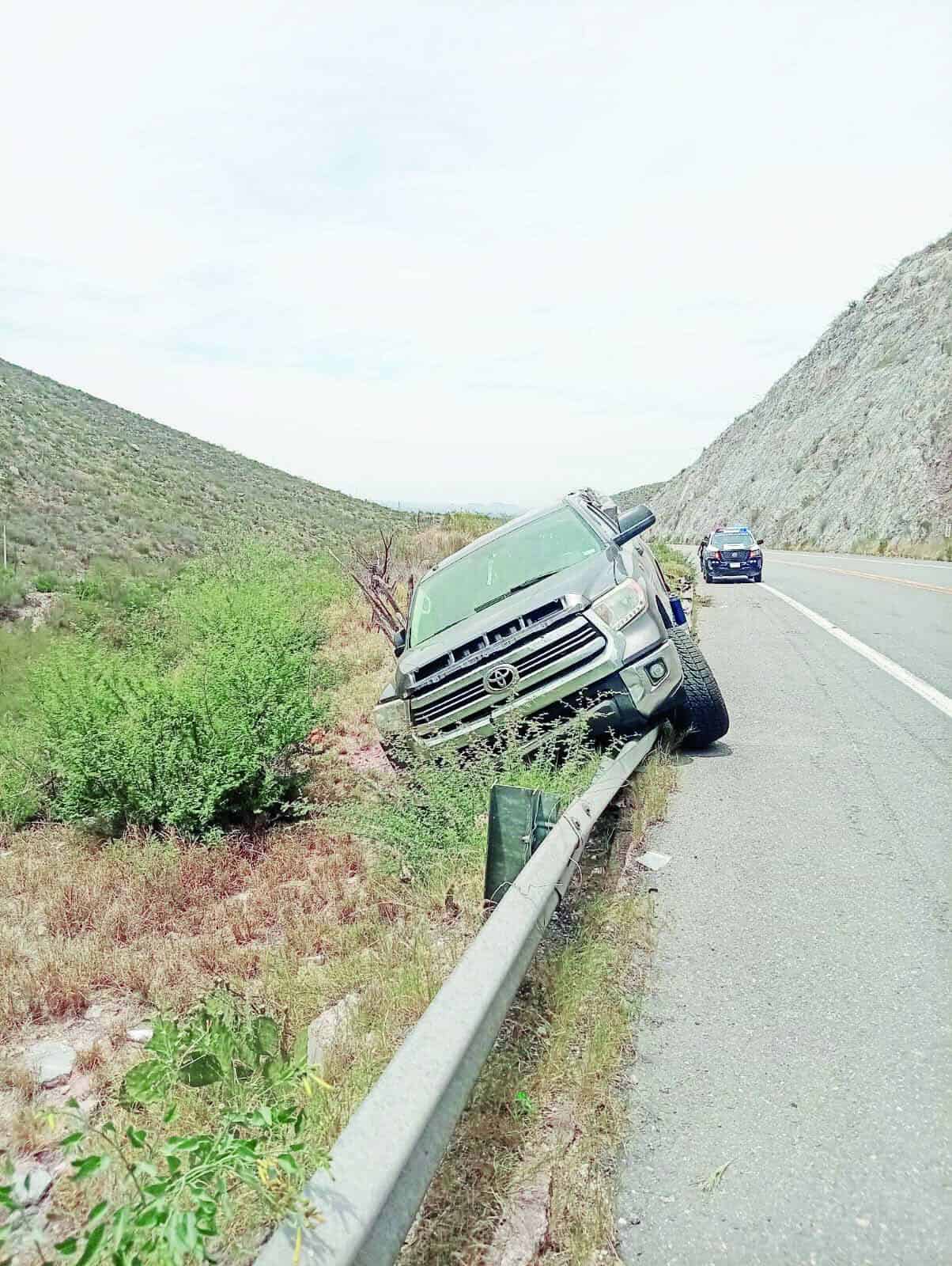 Hombre pierde el control de su camioneta en La Muralla