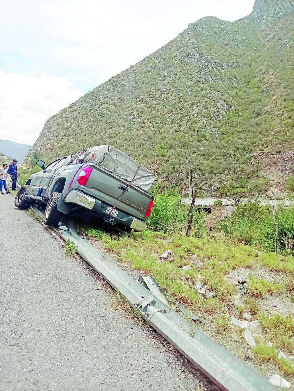 Hombre pierde el control de su camioneta en La Muralla