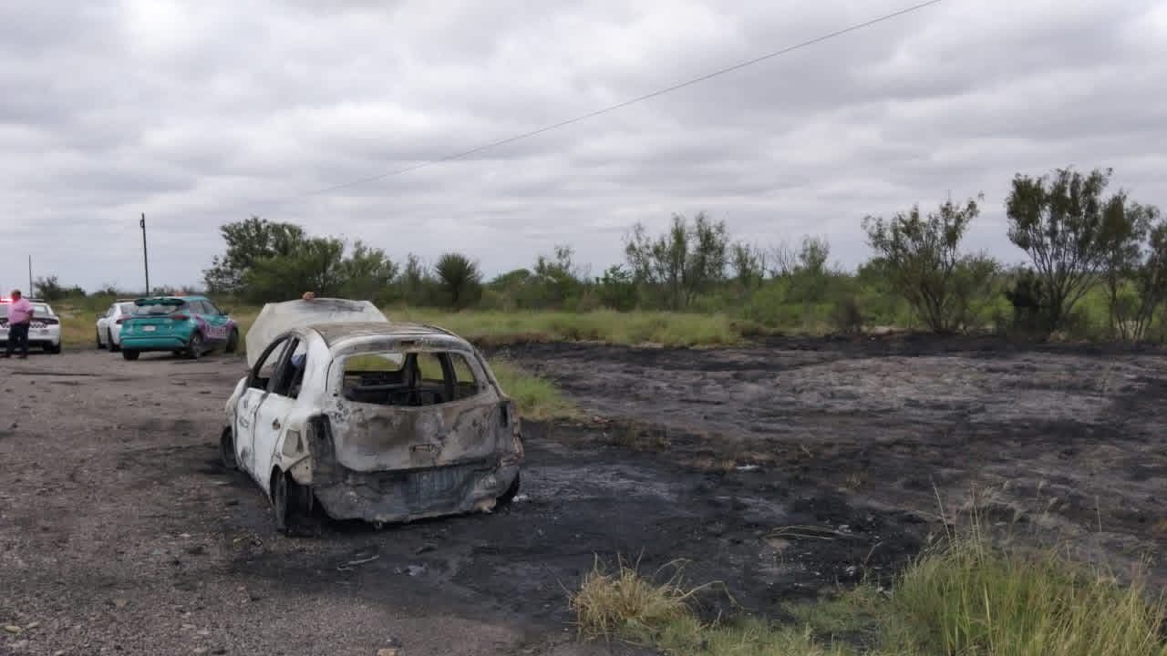 Incendio consume veh&iacute;culo en carretera 57: Nueva Rosita