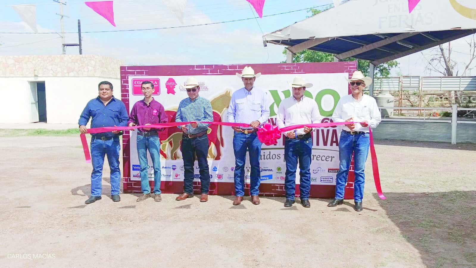 Ganaderos de Coahuila se re&uacute;nen en la Expo Proveedores de Sabinas
