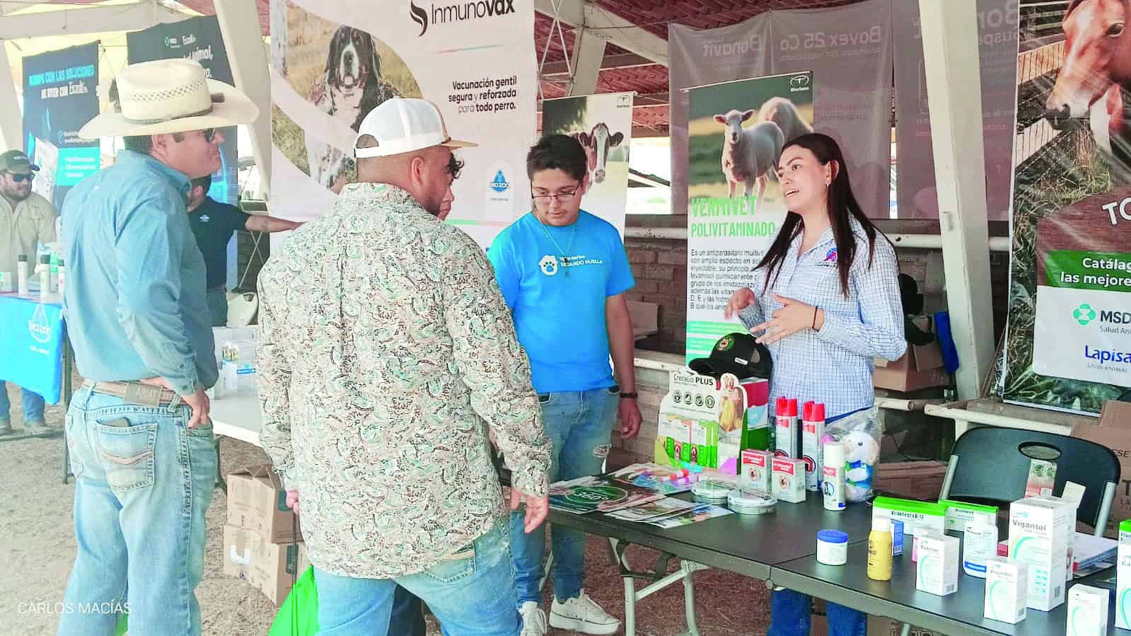 Ganaderos de Coahuila se re&uacute;nen en la Expo Proveedores de Sabinas