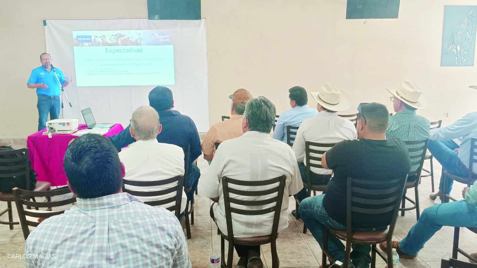Ganaderos de Coahuila se re&uacute;nen en la Expo Proveedores de Sabinas