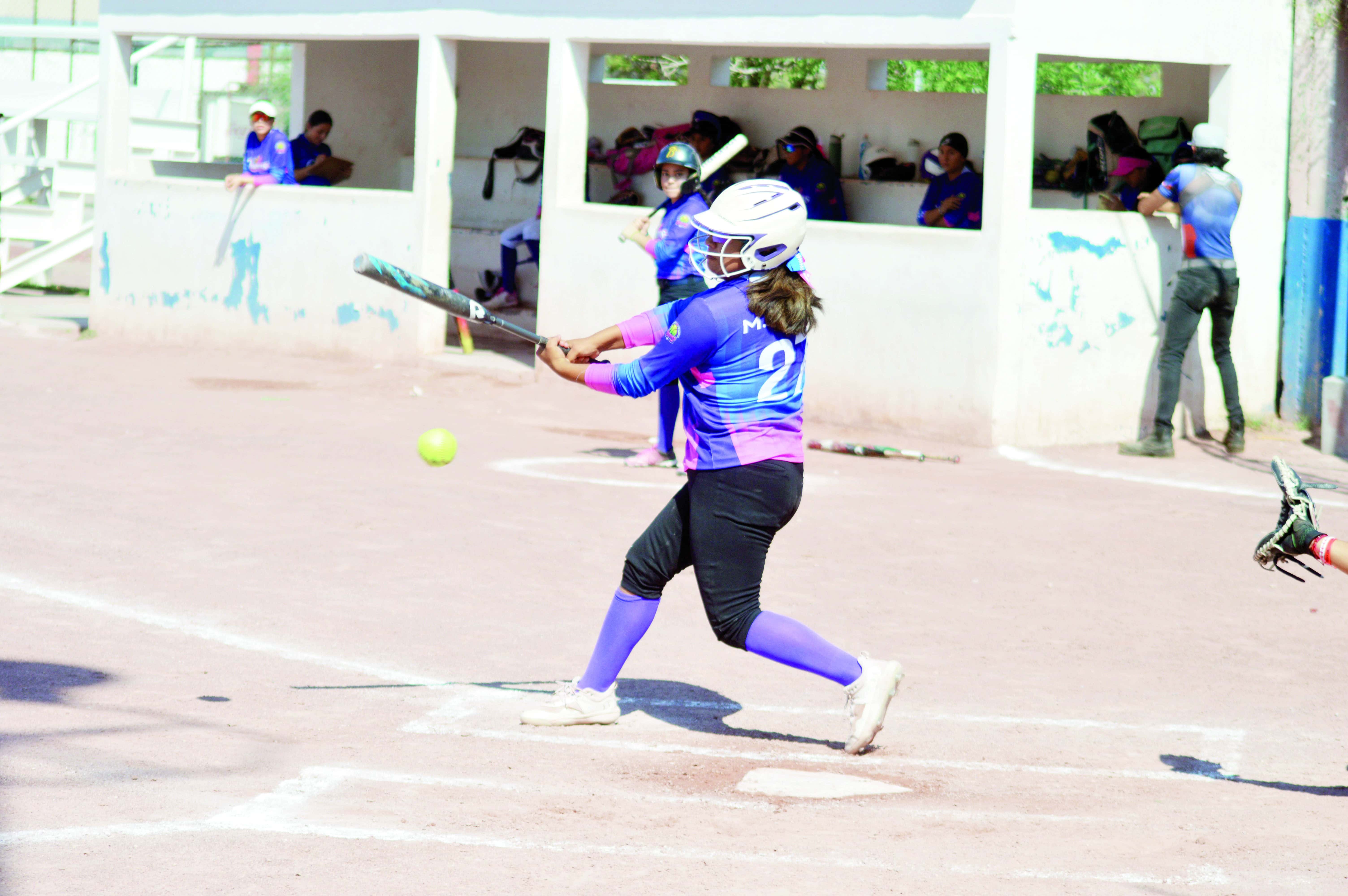 Queens se impone 8-2 a Linces: Castillo y Arreola destacan