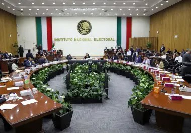 &iquest;El &aacute;rbitro ya tiene camiseta? Acusan "captura" del INE rumbo a las elecciones de 2027