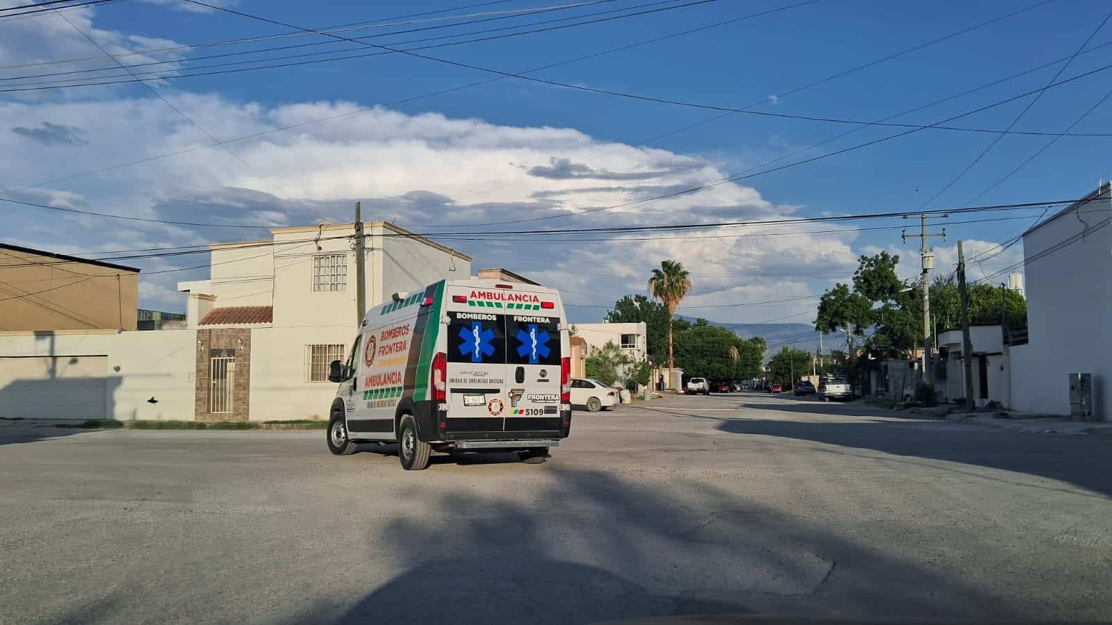 Fuerte choque en Frontera: Honda Civic impacta camioneta en 10 de Mayo