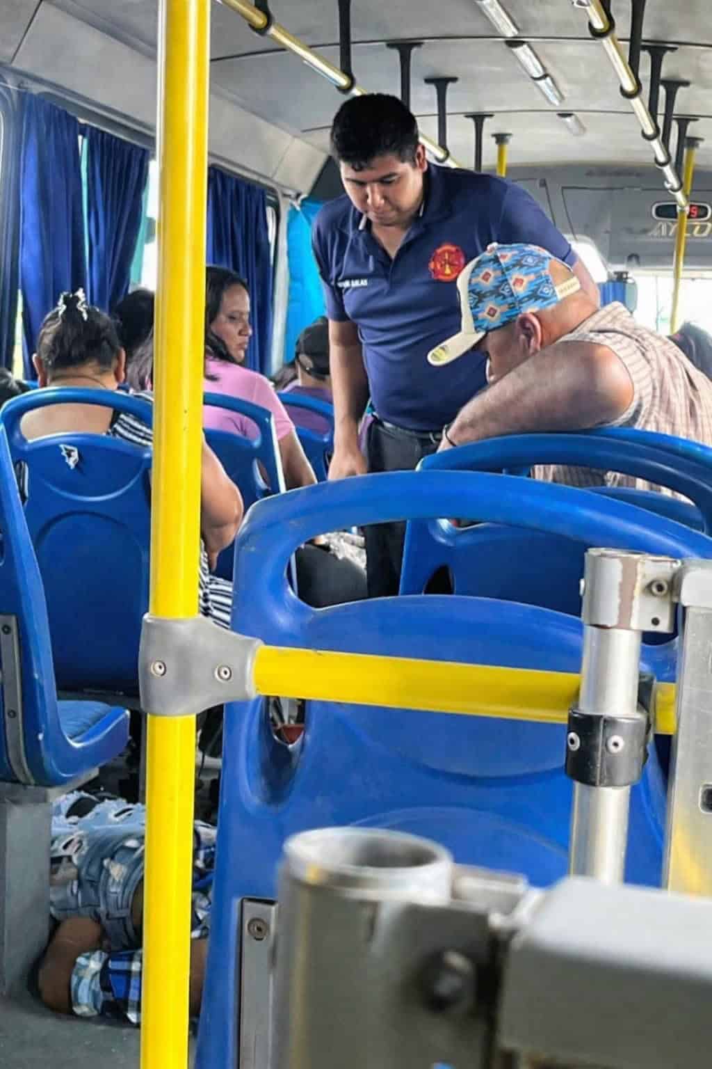 Convulsiona  en el autob&uacute;s