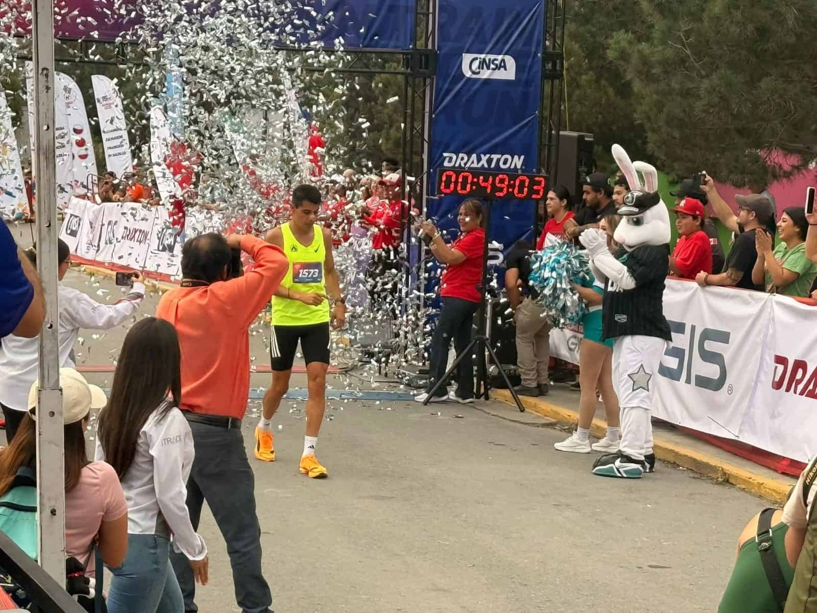Re&uacute;ne 15K GIS a miles de corredores