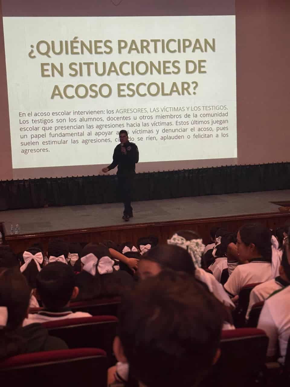 Ofrecen a secundarias charlas contra acoso