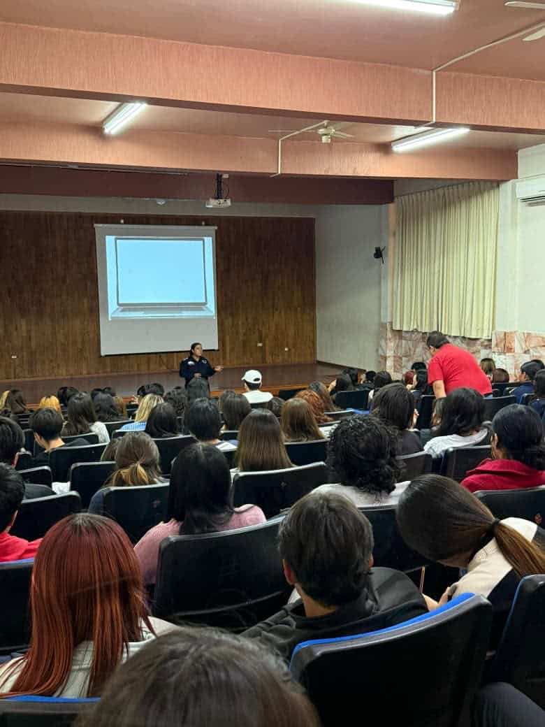 Ofrecen a secundarias charlas contra acoso