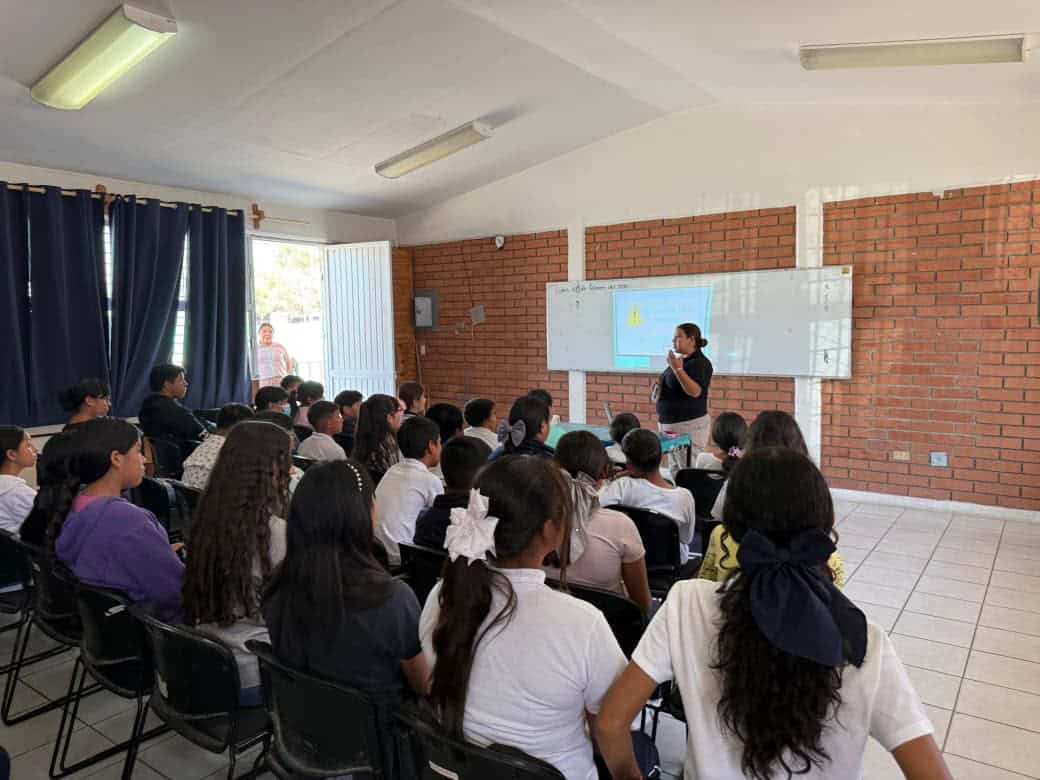 Ofrecen a secundarias charlas contra acoso
