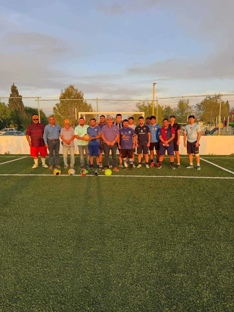 Ejido Los &Aacute;lamos celebra arranque de Liga de F&uacute;tbol R&aacute;pido con ambiente familiar