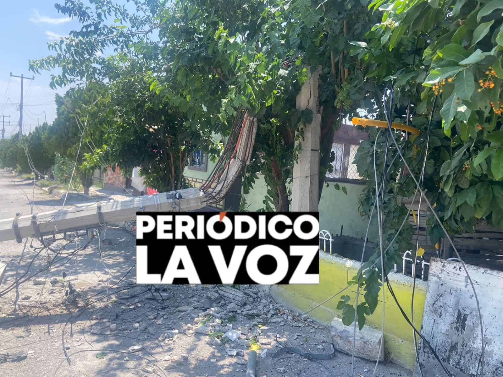 colapsa poste y deja sin luz a colinas de santiago