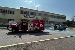 En la Villa de Esperanzas se incendia vehículo en exterior de una primaria