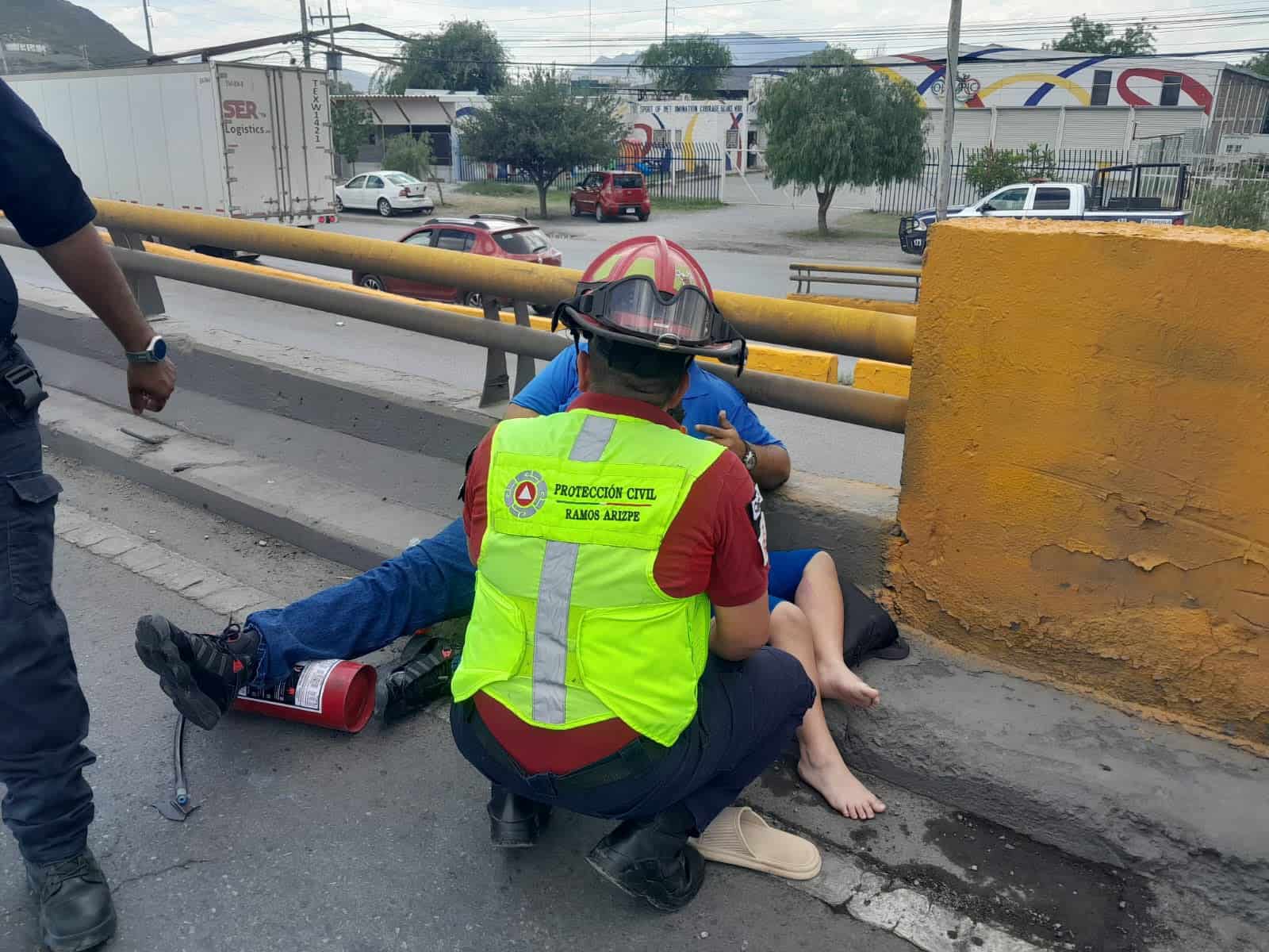 Incendio de veh&iacute;culo provoca accidente m&uacute;ltiple en Ramos Arizpe
