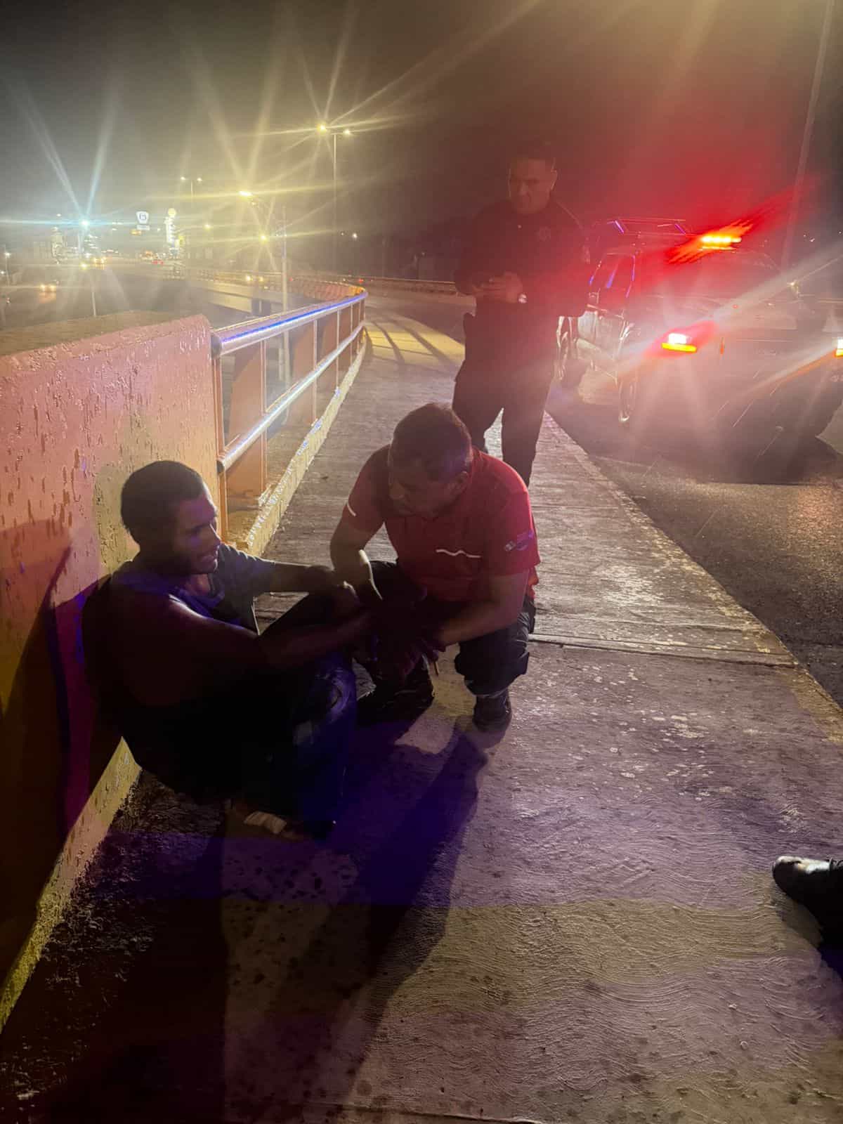 Monclova: rescatan a hombre en puente Cali Canto