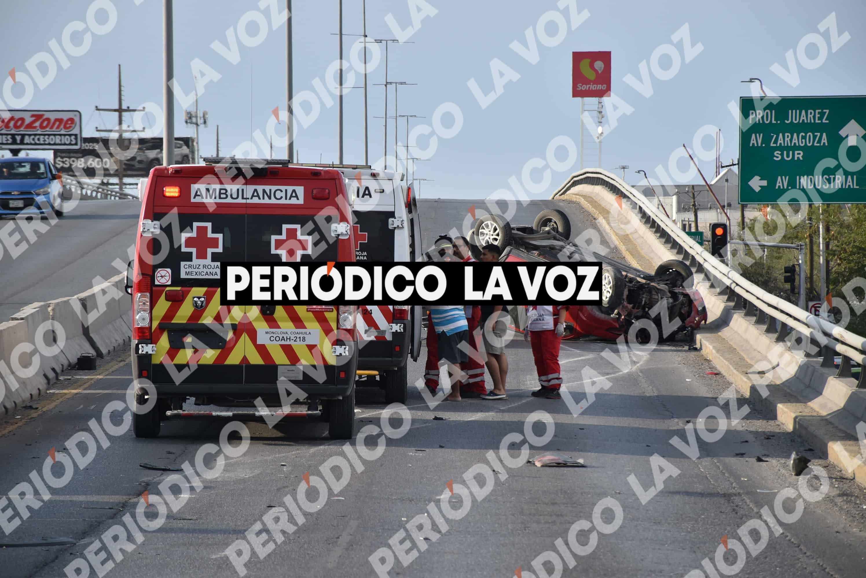 Monclova: Hombre sufre volcadura en bulevar Harold R. Pape