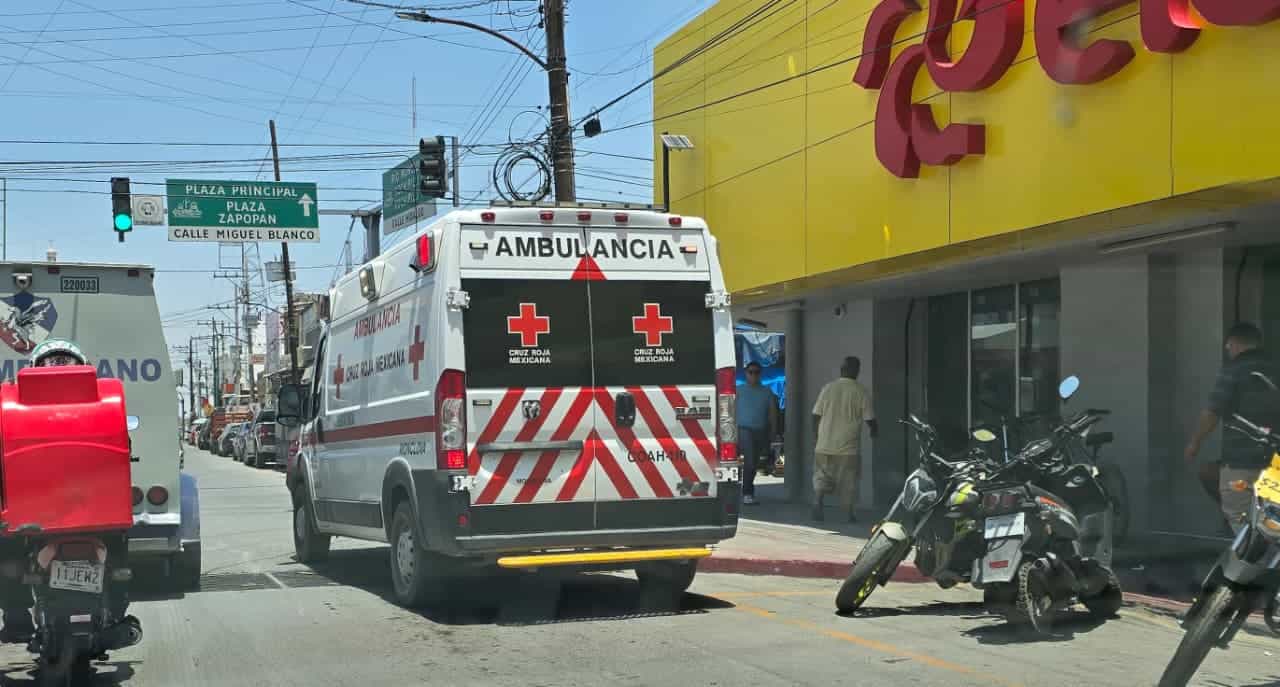 Cruz Roja atiende a adulto mayor desvanecido en Monclova