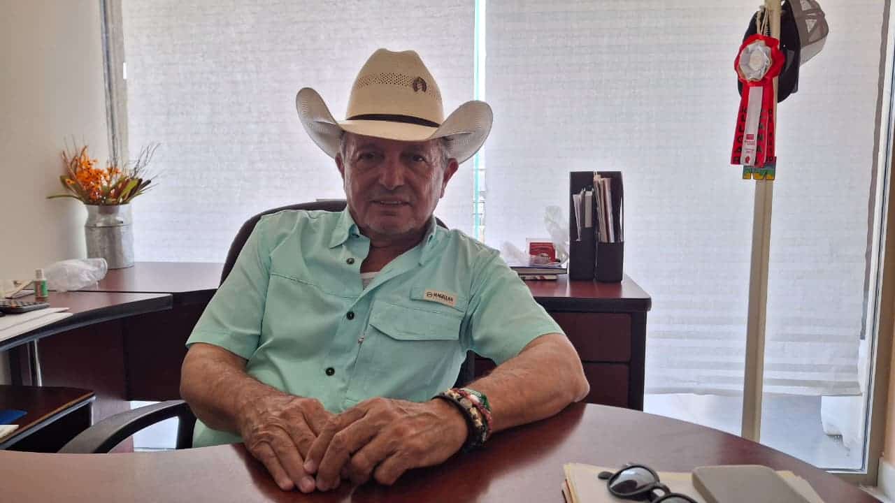 Luis Guti&eacute;rrez advierte a ganaderos sobre vacunaci&oacute;n en Coahuila