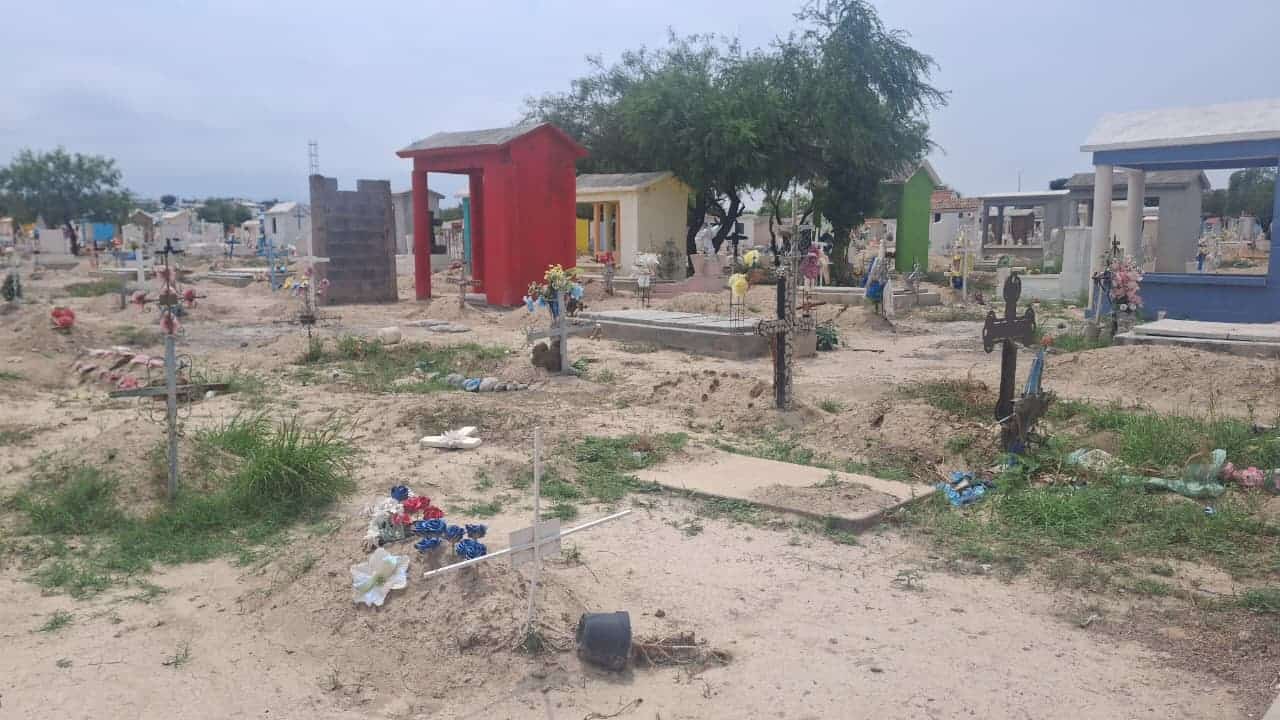 Pante&oacute;n Guadalupe: Jes&uacute;s Delgado Flores alerta sobre tumbas en abandono