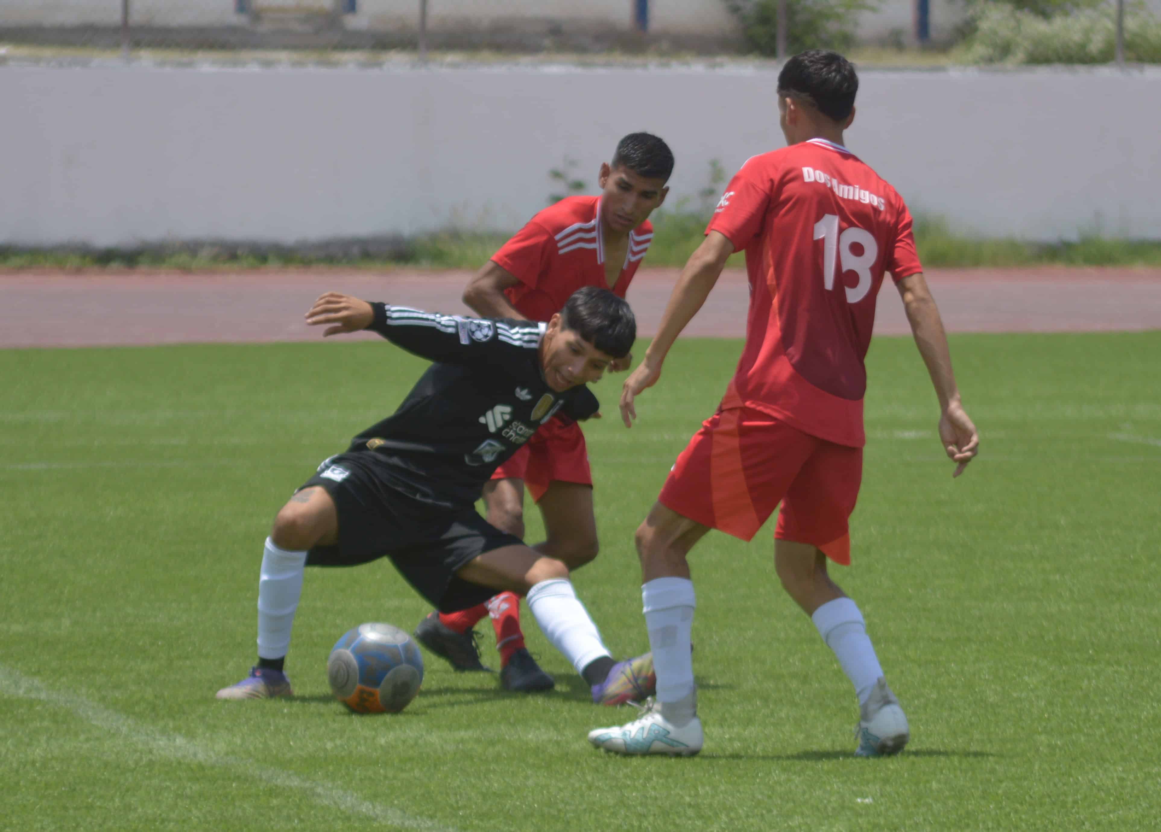 RB Insupla se corona campe&oacute;n de Liga Municipal F&uacute;tbol tras vencer a Los Dos Amigos