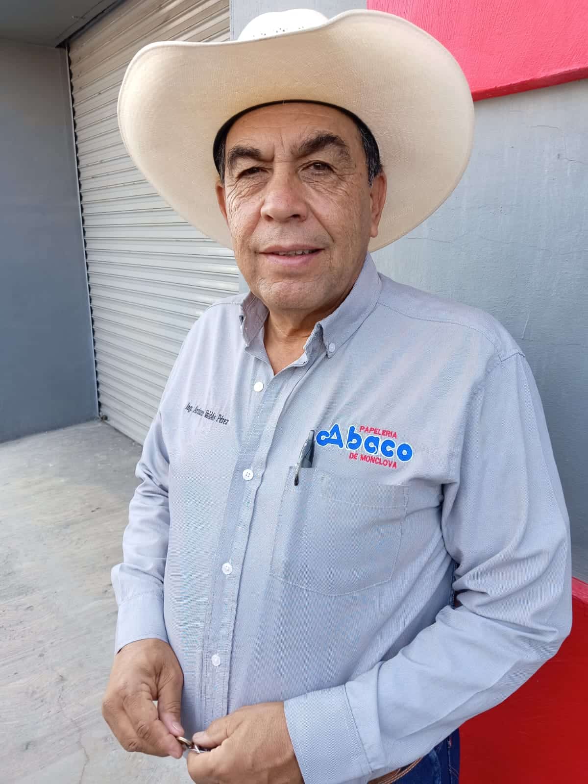 Arturo Vald&eacute;s P&eacute;rez presenta sorteo por el D&iacute;a de las Madres en Monclova