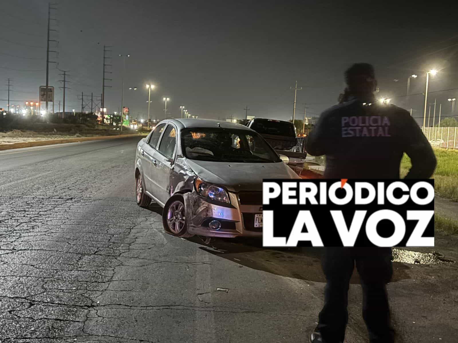 se estrella contra troca estacionada
