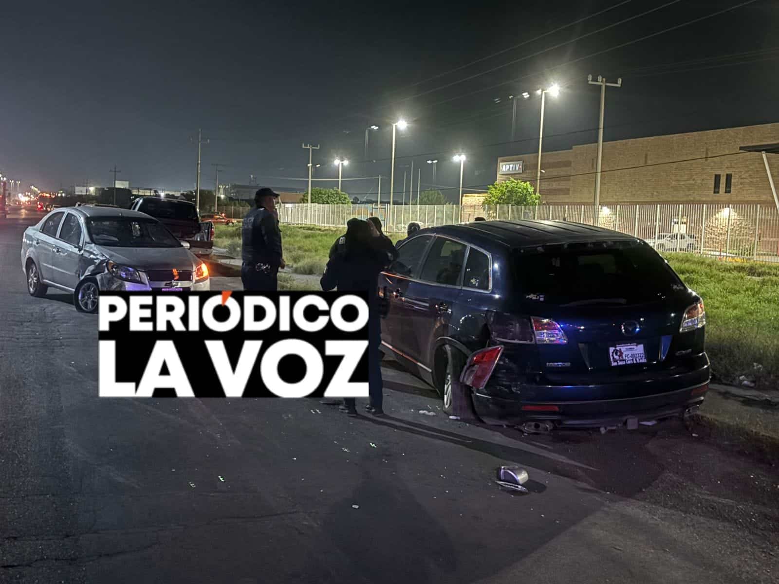 se estrella contra troca estacionada