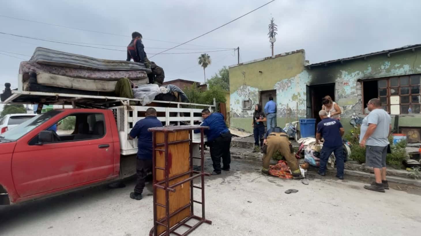 Devastador incendio consume dos viviendas y deja a familias sin patrimonio en Sabinas