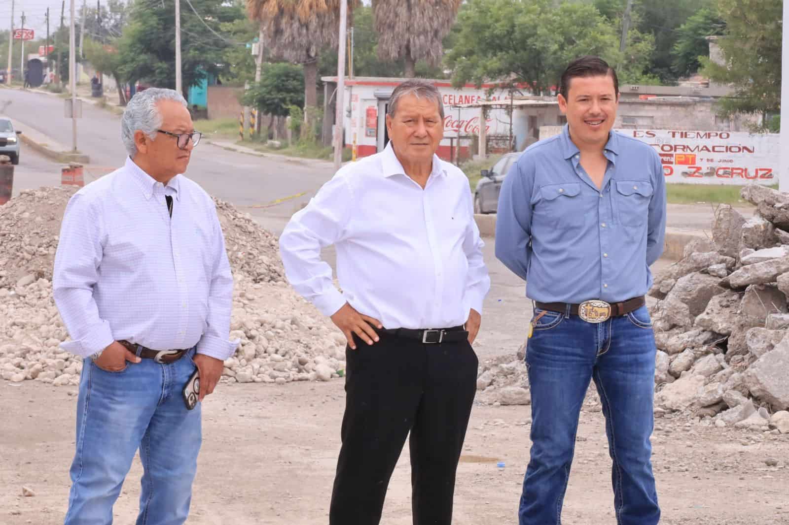 &Oacute;scar R&iacute;os Ram&iacute;rez supervisa obras de infraestructura en San Juan de Sabinas