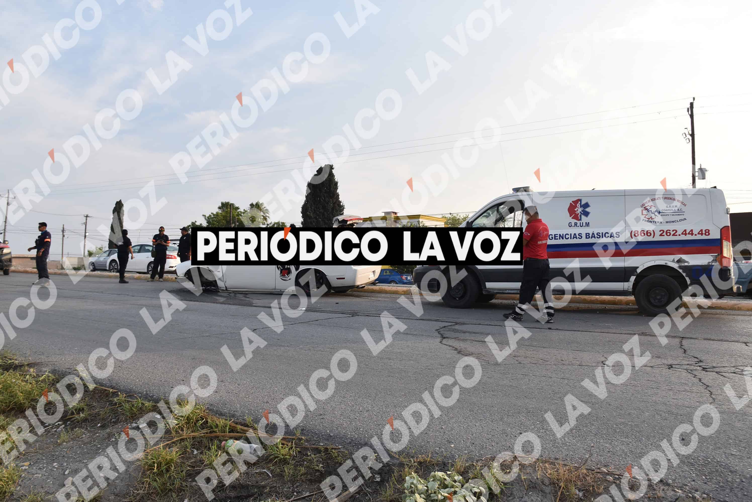 Casta&ntilde;os: Joven conductor ileso tras choque con Dodge Charger