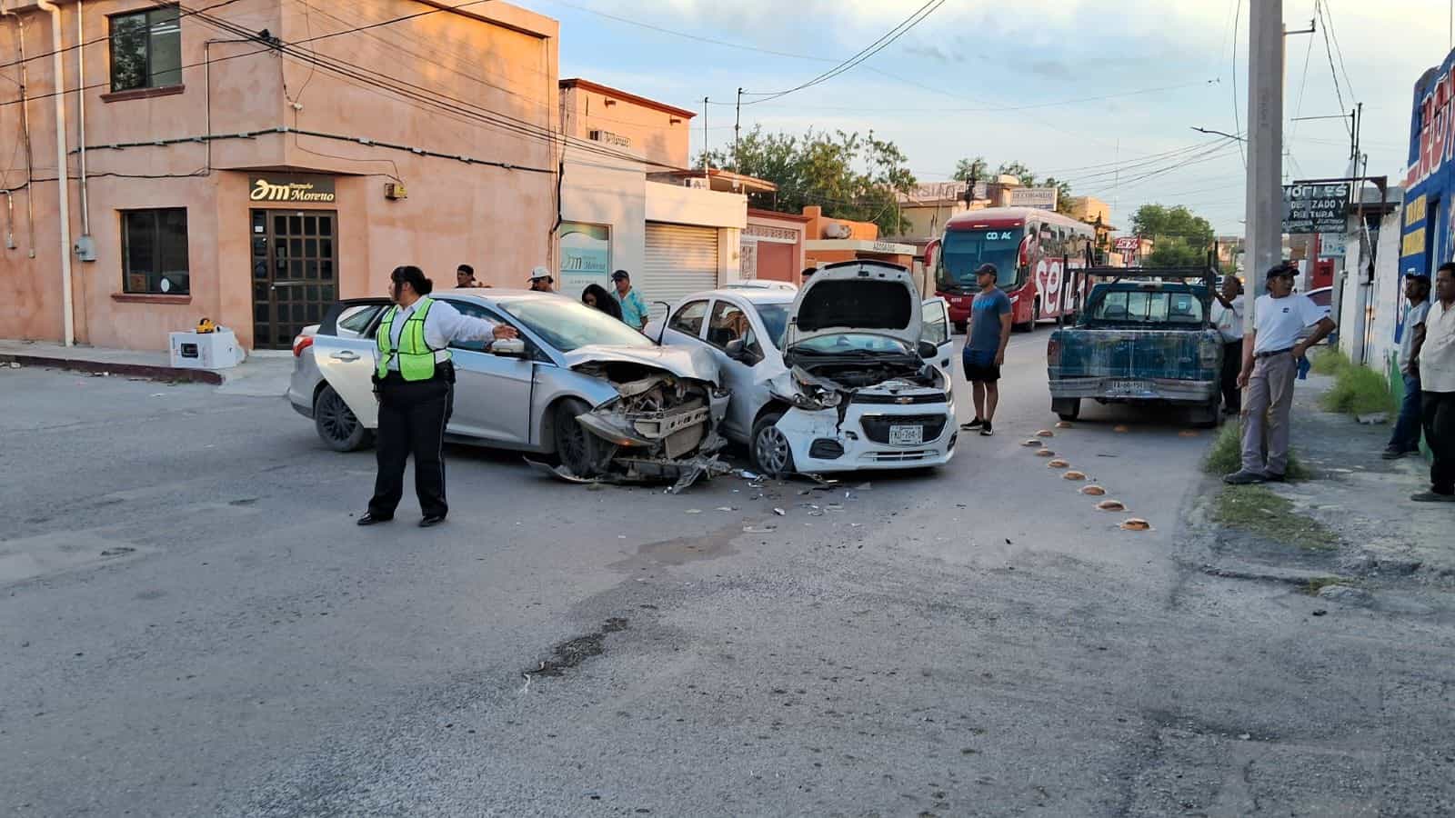 Accidente automovil&iacute;stico deja cinco lesionados en Monclova