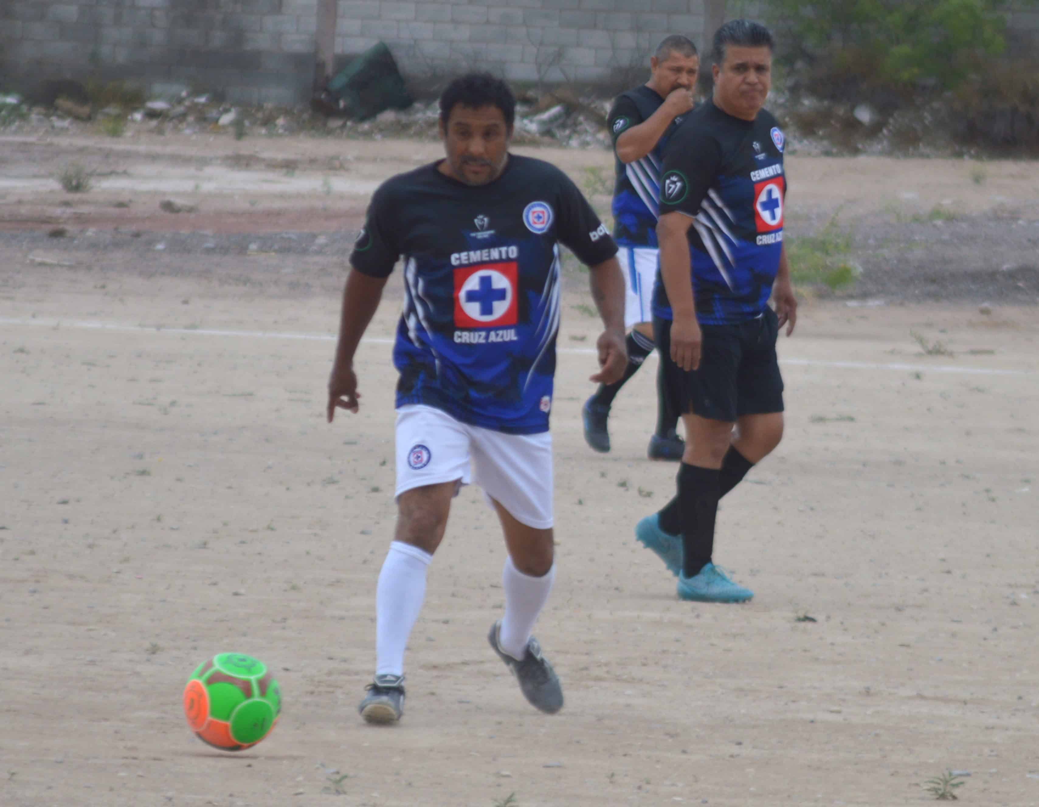 Cruz Azul San Buena se impone 3-0 a Ferretera Villarreal en Liga Mayor