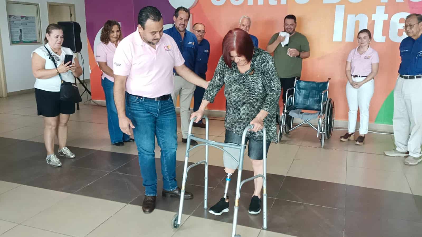Club Rotario Monclova entrega cinco pr&oacute;tesis de pierna a beneficiarios